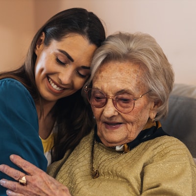 Prestonwood Court | Senior woman hugging caregiver